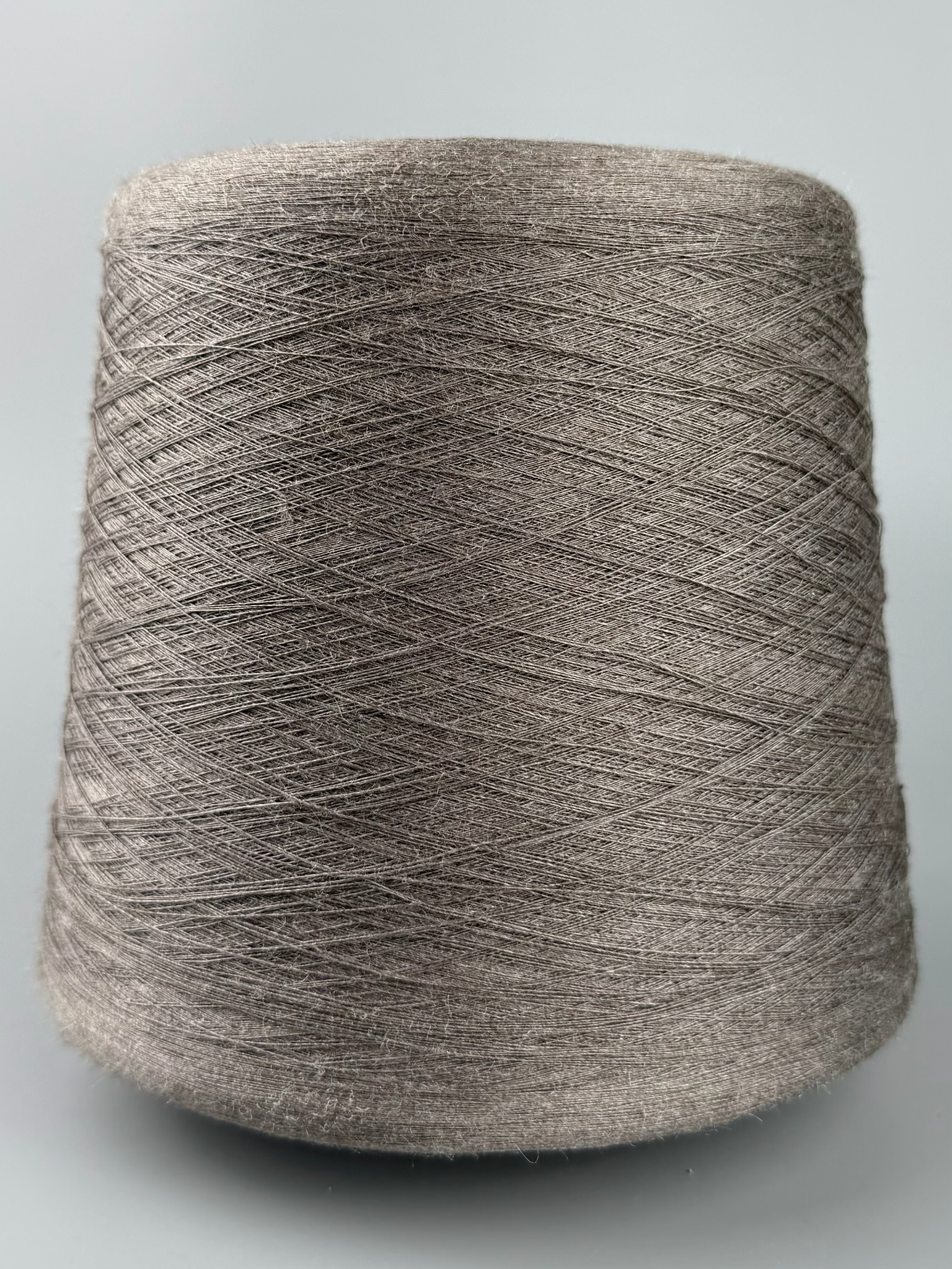 FBSilk – Filati Buratti Art. G3622 3200 m / 100 g – Fil 100% soie tussah col. Taupe 41783 photo 2